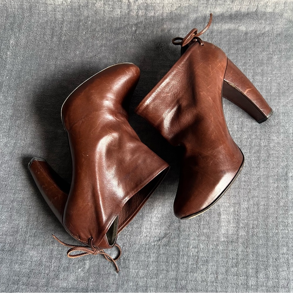 Vera Wang Lavender Leather Ankle Boots Sz 7.5 Brown Made in Italy Heels Lace - Picture 14 of 14
